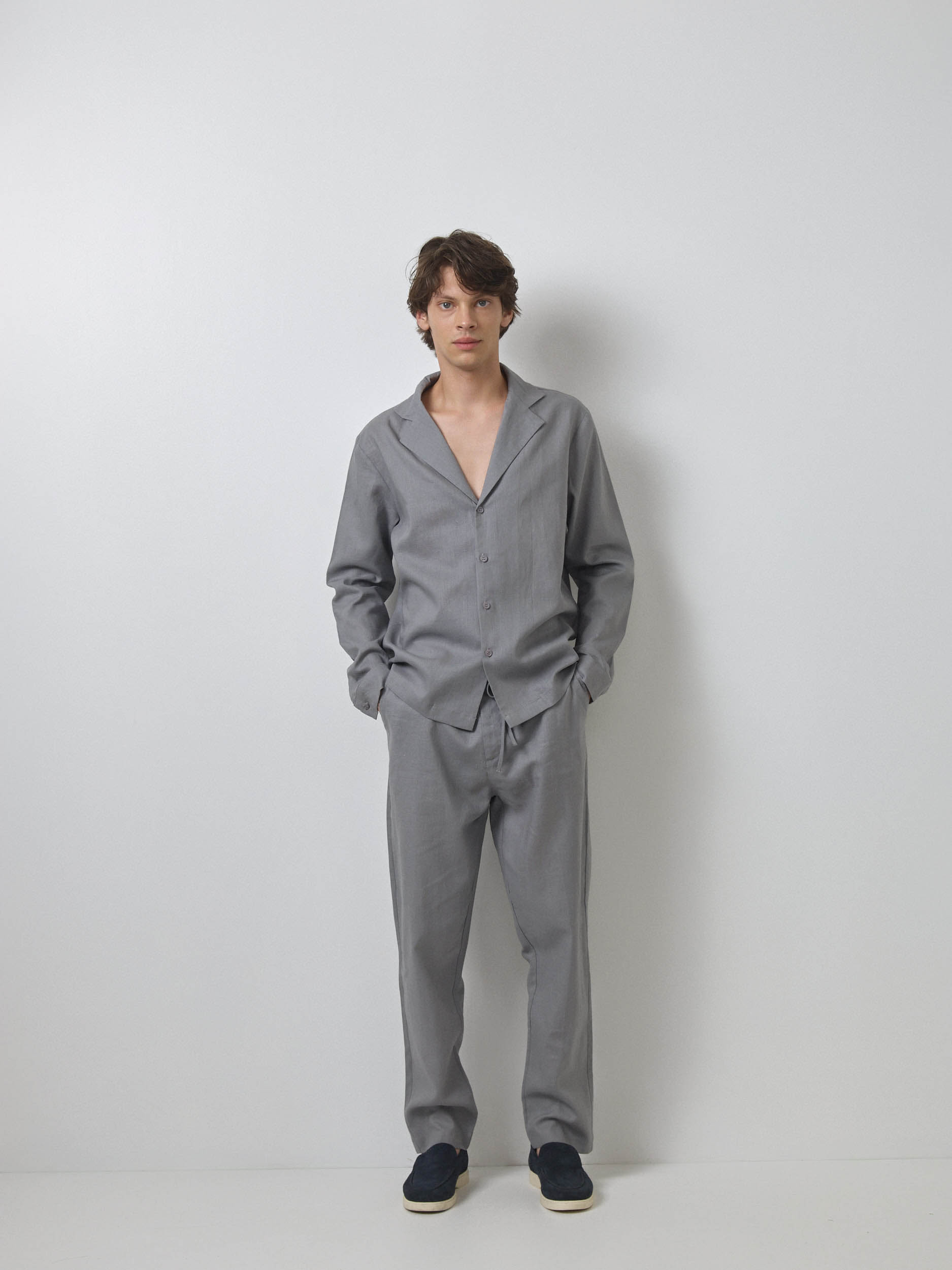 ניוטים אפור