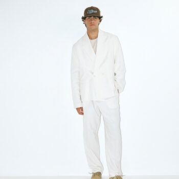Crop fit, white color, linen fabric. Just say no more